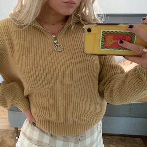 Beige half-zip  - Frakt betalas av köparen 🤎