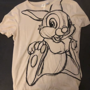 Gullig topp - Säljer denna tröja som aldrig är använd💖💖