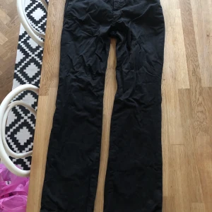 Acne Chinos - Acne chinos strl 31. Superfräscha, behöver bara strykas. 