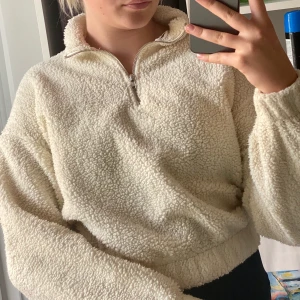 Flufftröja - Mysig fluffig tröja från Gina. 80kr + frakt 
