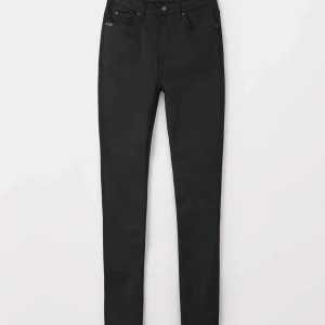 Tiger of Sweden jeans - Högmisjade skinny jeans från Tiger of Sweden, modellen heter Sandie (nypris 1199 kr). Har använts kanske en månad totalt, men har bara legat senaste året. Färgen är lika svart som när de köptes. Köparen står för frakt (63 kr). 