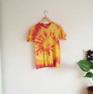  - Batik t-shirt:-)))) från beyond retro. 