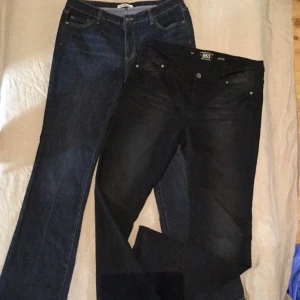  - Bootcut jeans från Kapphal 
Sparsamt använda 
100kr/st 