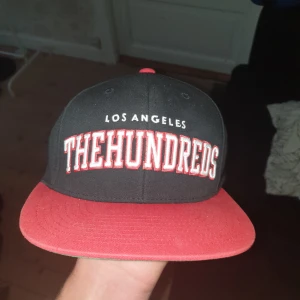 THE HUNDREDS KEPS - cond. 8 /10