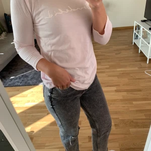 Söt tröja från mq  - Använd fåtal gånger. Bra kvalitet och skön tröja 