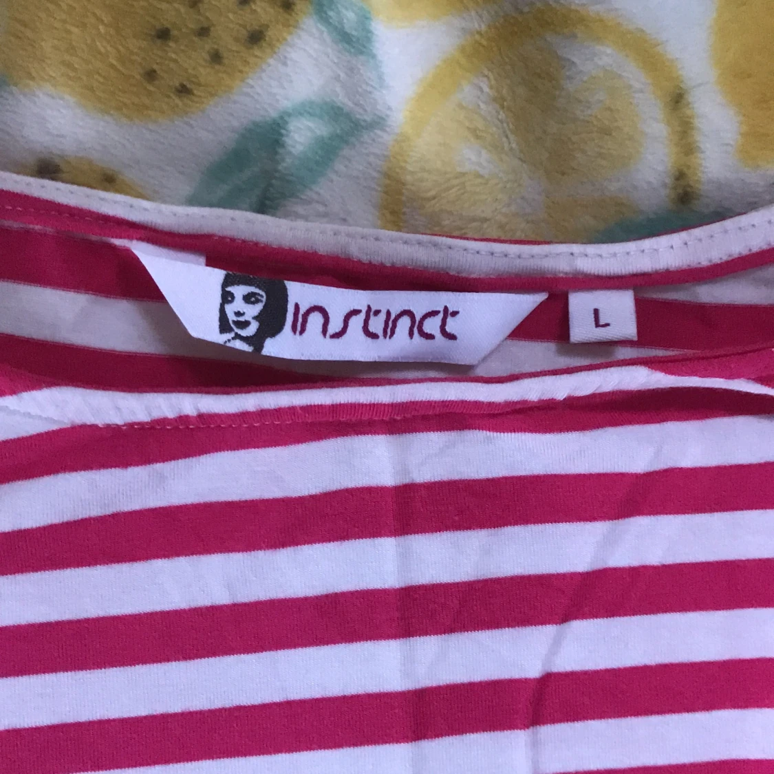 Råsa/vit tröja i bra skick - 91