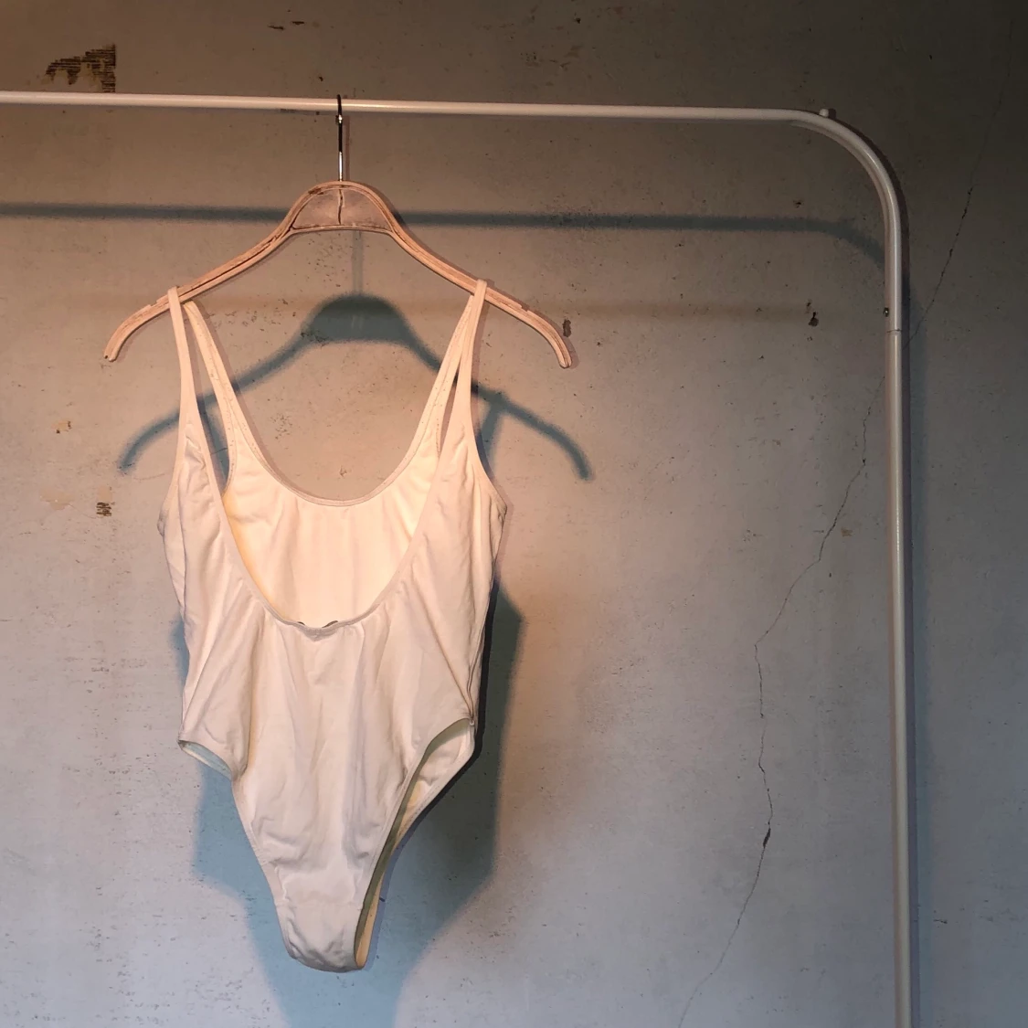 Body med låg rygg från bikbok