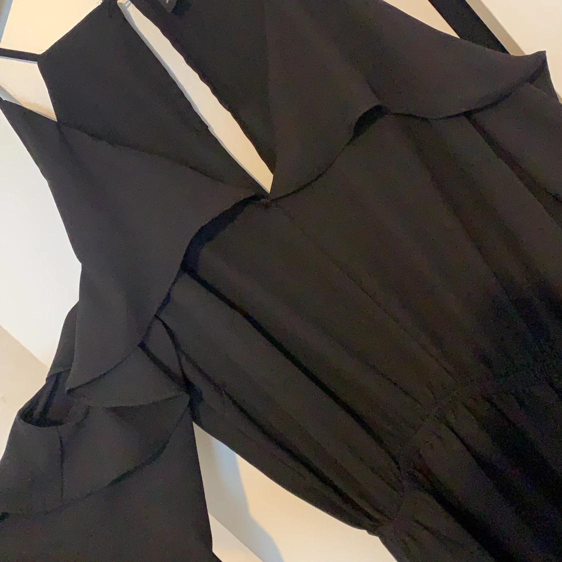 Fin klänning med volanger strl 40 - 91