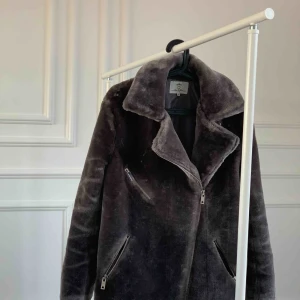  - Sammet tyg 149kr Märke Chiquelle  Nyskick  Storlek M (sitter allmänt oversized)