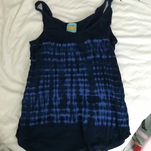 Linne!  - Mörkblått linne med ljusblå blekningar! Ej blekt själv. 