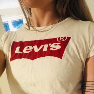 Levis T-shirt  - Levis tröja i fint skick! Storlek S 🥰 pris är ink frakt 