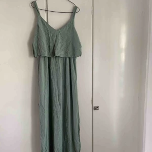  - Fin ljusgrön maxiklänning från Zara.