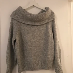 Grå tröja från hm  - Tröja från HM. Stl 36/38. 50 :- exl frakt 