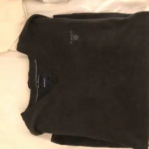 Hur mysig oversize tröja som helst! Vintage då den varit min pappas men i jättebra skick. Storlek: L (jag har använt den som en oversize tröja). 32 kr frakt🥰🥰