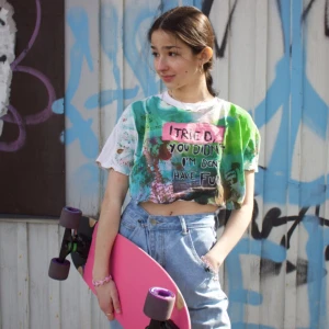 Croppad Tshirt - cropped t-shirt with paint splattered in red, blue and green. the text "i tried, you didn't, i'm done, have fun" is painted on the chest. the design is, of course, made by us! :) 