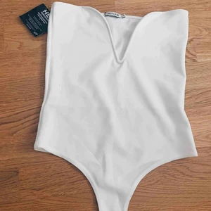  - Body från Nelly. Prislapp kvar dvs aldrig använd. 