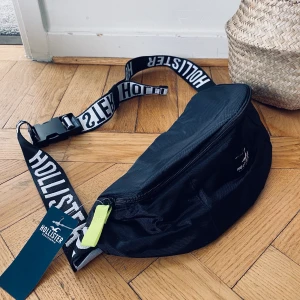 Magväska, Hollister - Svart magväska från Hollister, aldrig använt 