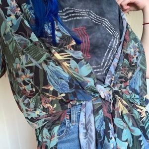 Estetisk kaftan  - En somrig kaftan, kan användas på stranden över badkläder eller matcha till vardagen!