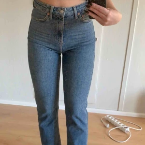  - Säljer mina moto jeans från TopShop, använda 1-2 ggr annars bara provade. Storlek 25x32, jag är 162 cm och passar bra med längden. Köparen står för frakten vilket är 50kr 💖💖