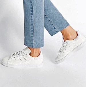 Adidas stan smith storlek 38 - Aldrig använda äkta Stan Smiths från adidas i strukturerat läder. Supercoola skor som tyvärr är lite för små för mig.