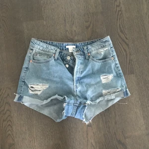 Shorts från HM, 38 - Håliga shorts från HM