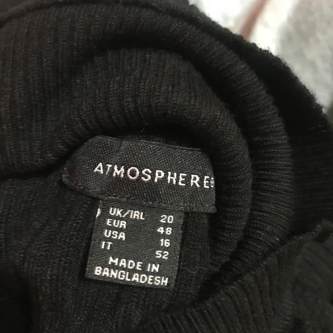 mysig svart klänning - 91