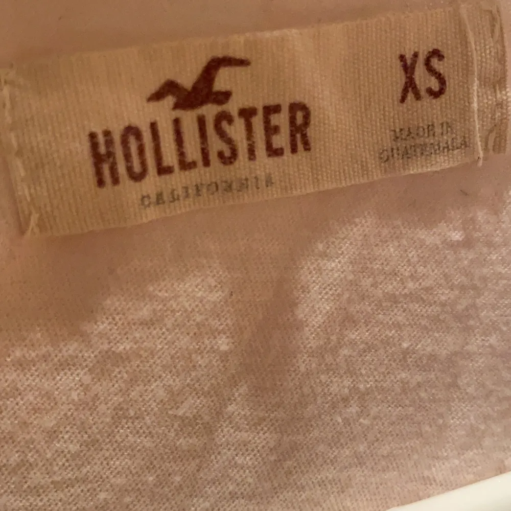 En rosa och grå tröja från hollister i storleken xs, exklusive frakt. Tröjor & Koftor.
