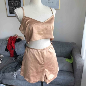  - En jätte söt 2 sets pyjamas 