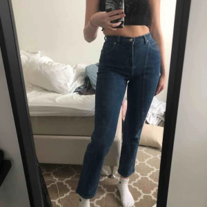  - Sjukt snygga jeans köpta på second hand. Vet ej märket haha. Säljer pga att de ej används längre. Frakt tillkommer 