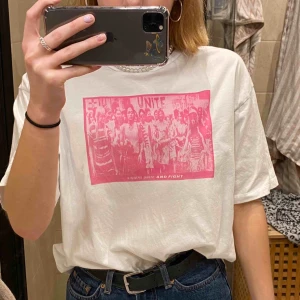  - Jättefin t-shirt köpt från junkyard i gott skick! Frakt ingår i priset🥰 