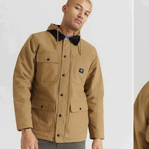  - Vans drill chore coat storlek Medium  Sprillans ny plasten kvar! Pris 750 först till kvarn  Mötas upp i stockholm Eller frakta  Står inte för frakt Swish