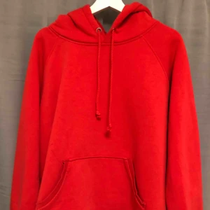  - Köpt från Bik Bok, använd men i fint skick. Sitter dock en lös tråd vid fickan. Priset går att diskutera vid snabbt köp, köparen står för frakten! Möts även upp runt Borlänge/Falun <3