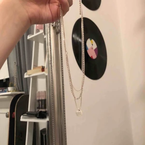  - Halsband från H&M. Aldrig använt! Köparen står för frakten men jag möts även upp runt Borlänge/Falun <3