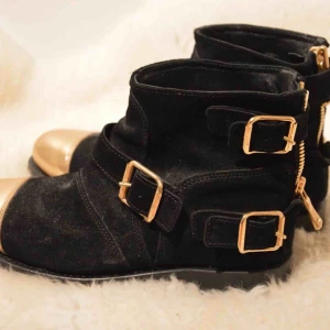  - Mocka srövlar från Balmain x hm. Endast använd en gång är i mycket god skick.