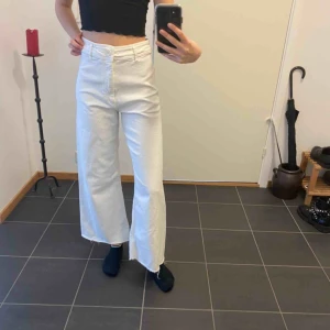  - Vita lösa byxor från zara. Aldrig använda då dem är för stora på mig. 