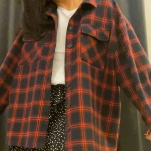  - Jacka från pretty little thing. Super inne. Strl 36 men är mycket stor i strl.