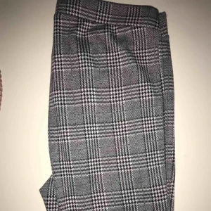  - Helt nya kostymbyxor i mjukis materiel, inte ens använda så säljer dom för ett bra pris! 