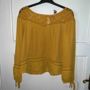  - Tröja köpt på h&m. Köpare står för frakt.