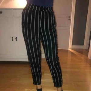  - Säljer mina gamla favorit byxor från hm:) Säljer pga att de aldrig kommer till användning längre och har blivit lite förkorta💞💞