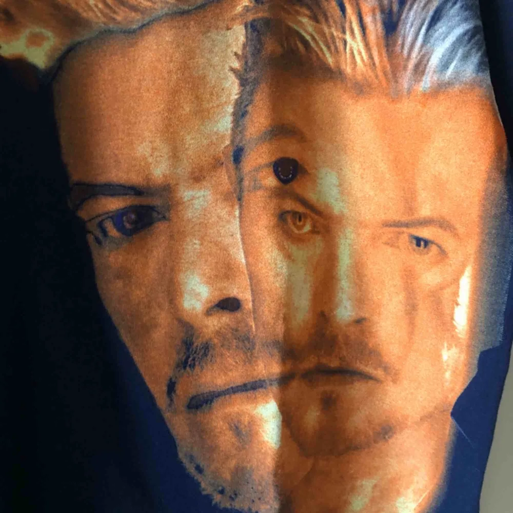David Bowie - Kan hämtas i Uppsala eller skickas mot fraktkostnad . T-shirts.