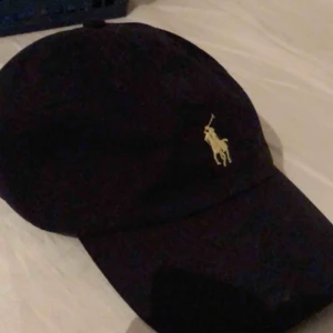  - En riktig fin Ralph Lauren keps.