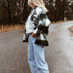  - Snygg rutig jacka. Använd ett fåtal gånger. 