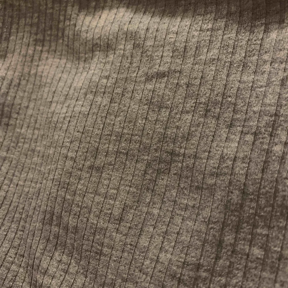 Säljer denna fina gråa klänning i stl S från GinaTricot! Skönt material och stretchig. Använd 2-3 gånger och är i mycket bra skick! 100kr ink frakt eller möts i Stockholm för 50kr. DM:a vid intresse eller frågor.. Klänningar.