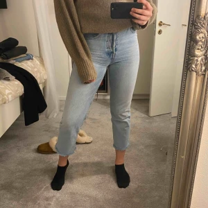  - Jeans från Zara, använda flitigt säljer för jag tycker de är för korta för mig (är 170) 150+frakt