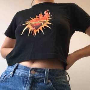  - T-shirt från Tultex. Står att det är storlek M men jag är normalt en storlek S för referens. Köparen står för frakt. 