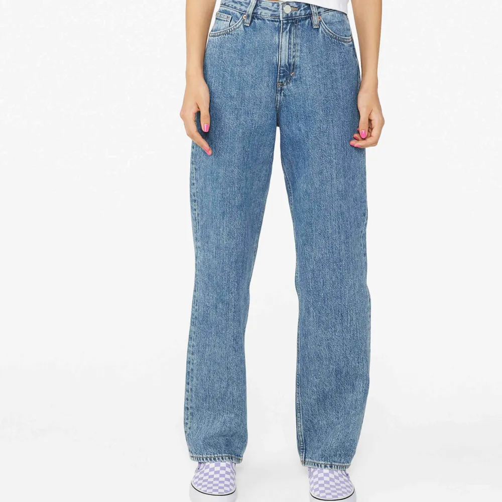 säljer mina älskade Taiki Jeans 🥰  Jeans i rak modell, älskar färgen & tvätten - de passar till allt möjligt, de är som helt nya  säljer pga är i nöd av pengar :( ord.pris 400:-. Jeans & Byxor.