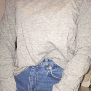  - Vanlig grå sweatshirt ifrån Cubus, Använd Max 2 ggr