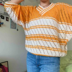  - Sååå cool stickad tröja! Kan mötas på söder annars står köparen för frakt😘