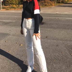  - Säljer denna fina tröja pga att den tyvärr inte kommer till användning. Använd 1 eller 2 gånger💫🌟🌙