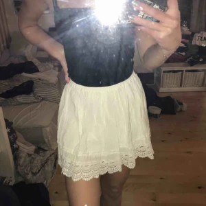  - Kjol som aldrig har blivit använd tyvärr Köparen står för frakten 